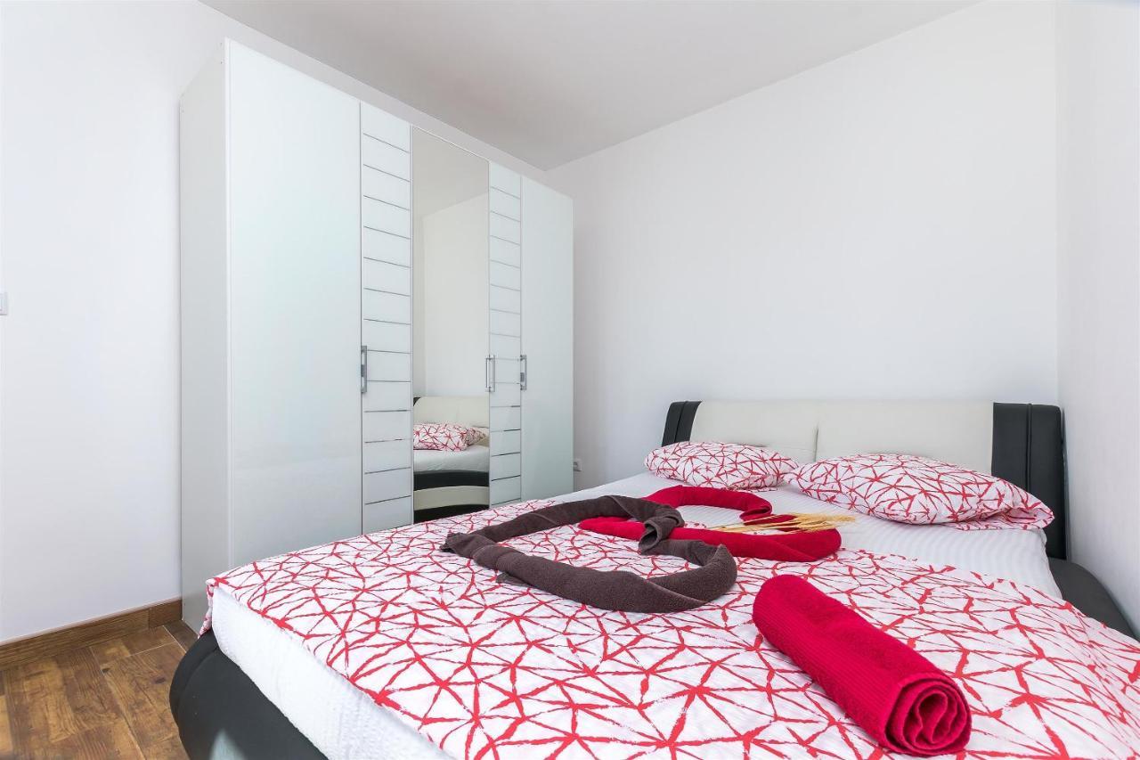 Apartments Lorenzo Lokva Rogoznica Luaran gambar