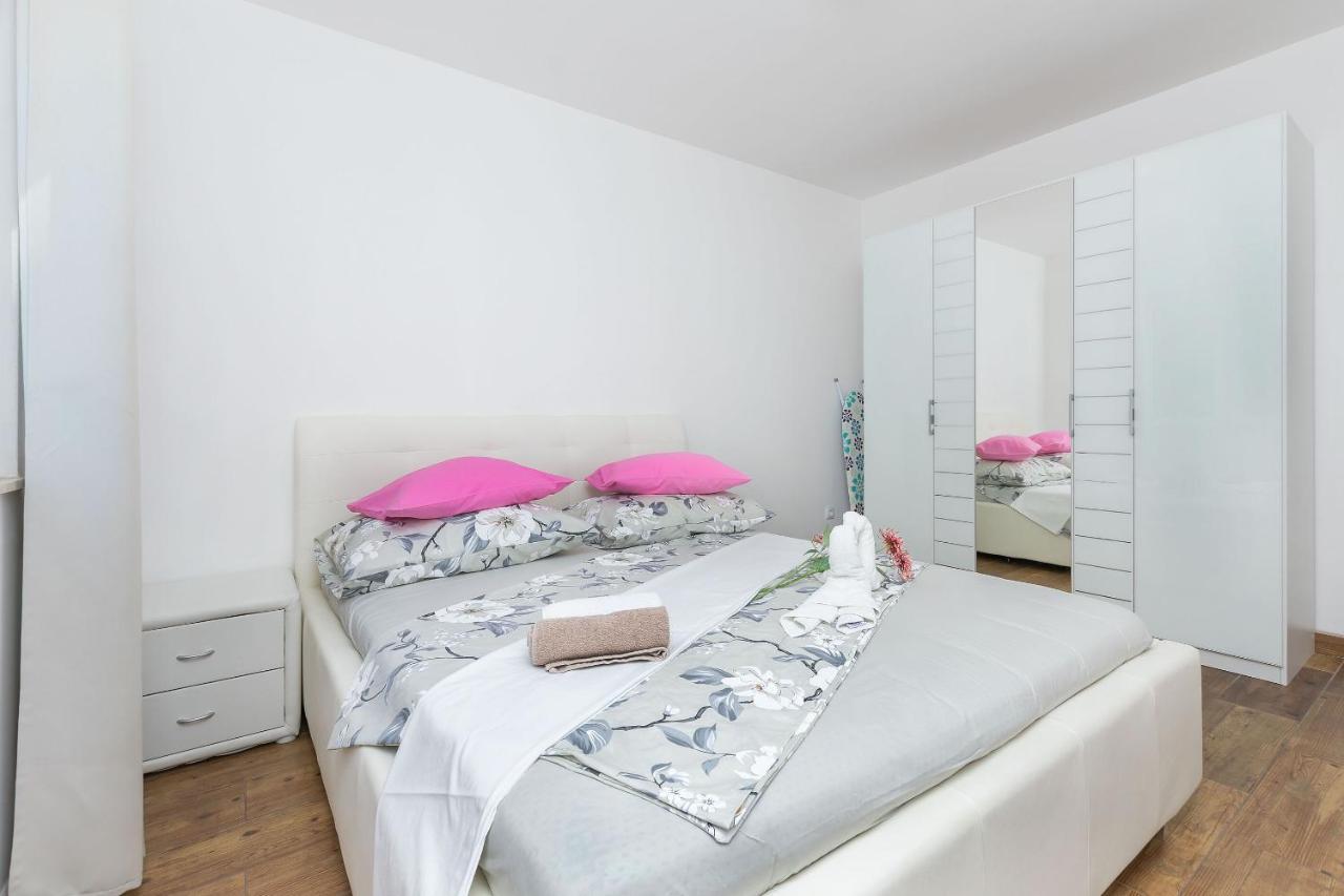 Apartments Lorenzo Lokva Rogoznica Luaran gambar